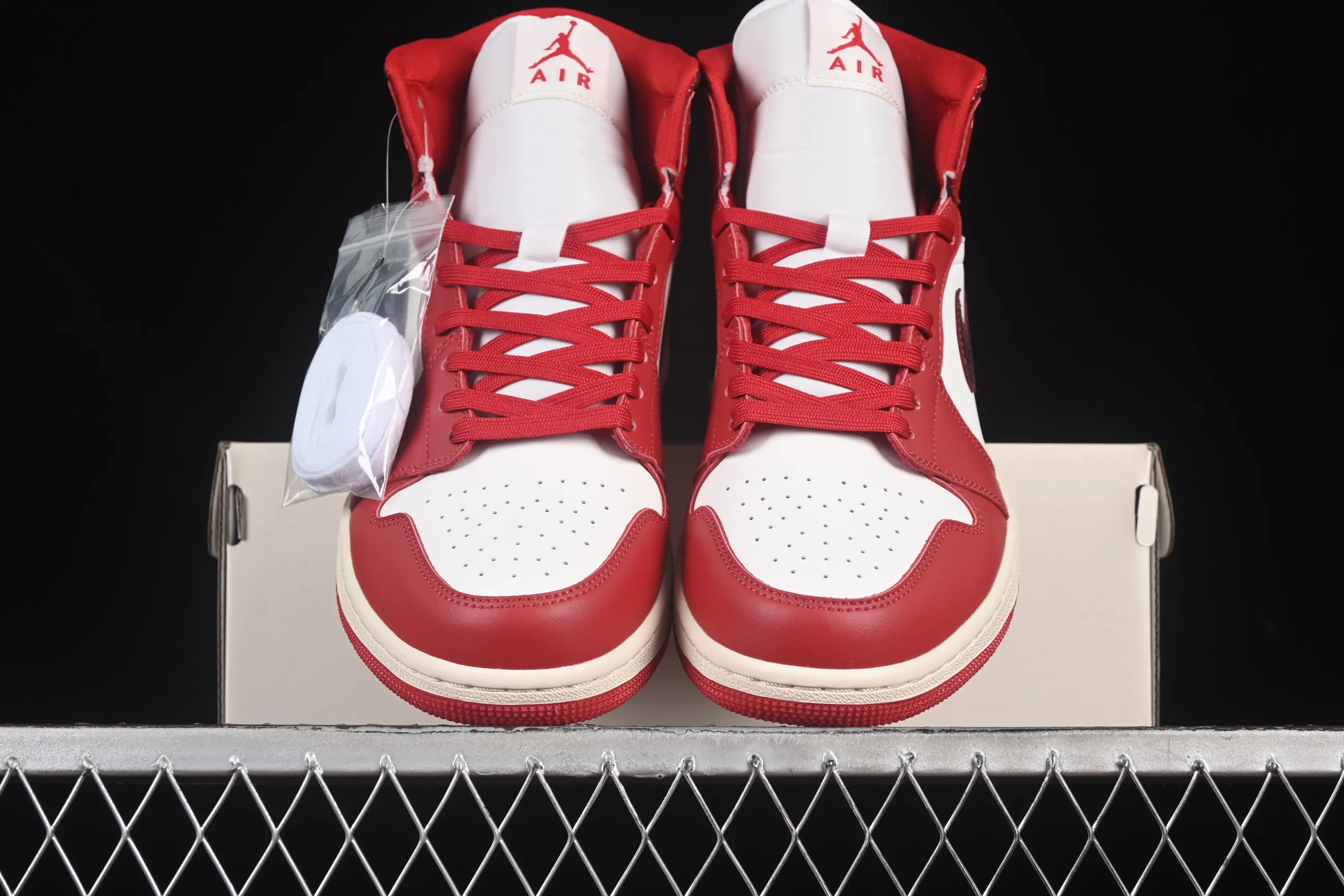 All categories Air Jordan Jordan series basketball shoes Air Jordan 1 Mid Air Jordan 1 Mid AJ1 Joe 1 China Red Mid-top cultural and casual sneakers HJ9337-106